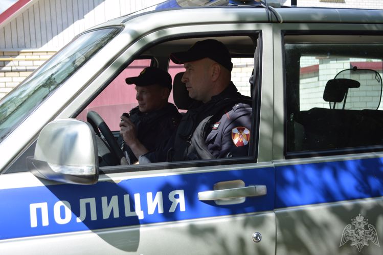 В столице Республики Коми молодые люди открыто похищали спортивные товары из магазина