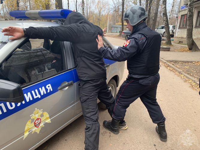 Сыктывкарец, пользовавшийся чужой банковской картой, был задержан Росгвардейцами 