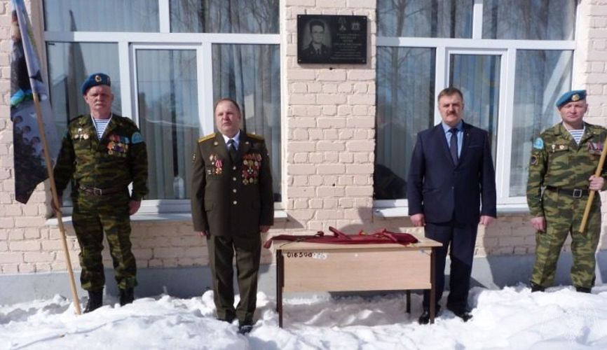 Родители кавалера Ордена Мужества лейтенанта Григория Мулина поделились воспоминаниями о сыне с корреспондентом газеты «Республика»