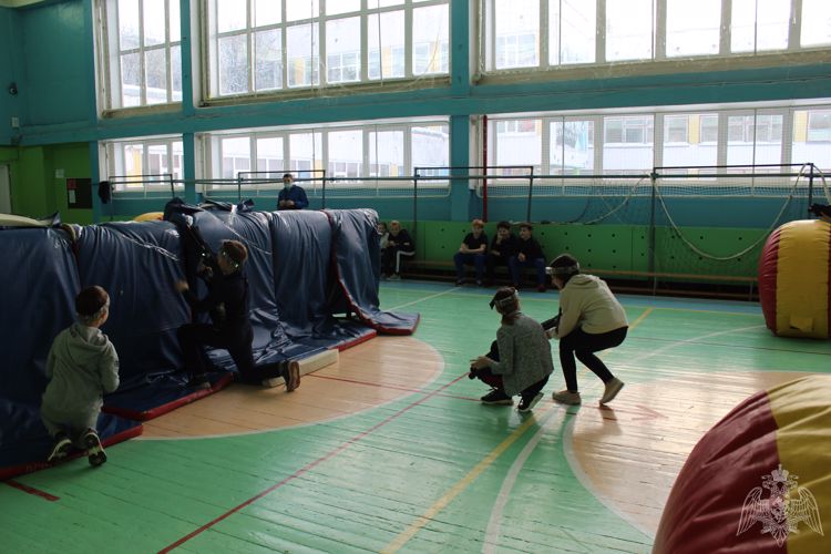 В Сыктывкаре росгвардейцы приняли участие в товарищеском матче лазертаг с юнармейцами и кадетами