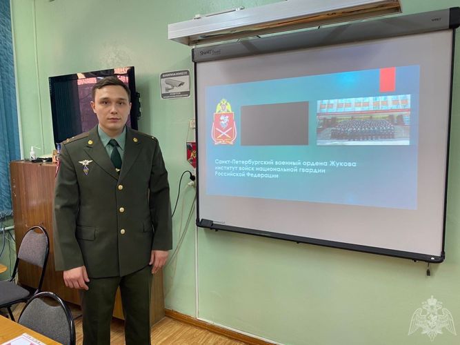 Офицер Росгвардии провел тематическое мероприятие для учащихся Сыктывкарского торгово-технологического техникума