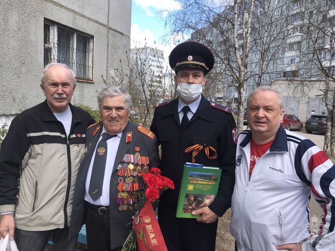 Сотрудники вневедомственной охраны по Республике Коми поздравили ветерана службы с праздником великой Победы