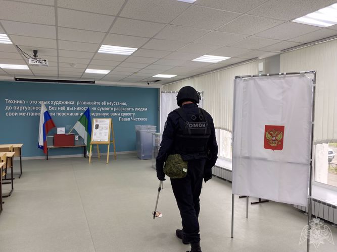 Сотрудники ОМОН Росгвардии по Республике Коми проверили готовность избирательных участков