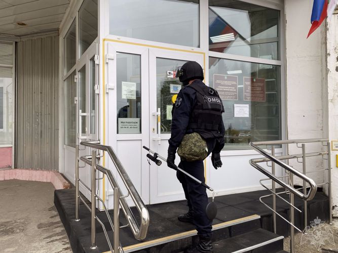 Сотрудники ОМОН Росгвардии по Республике Коми проверили готовность избирательных участков