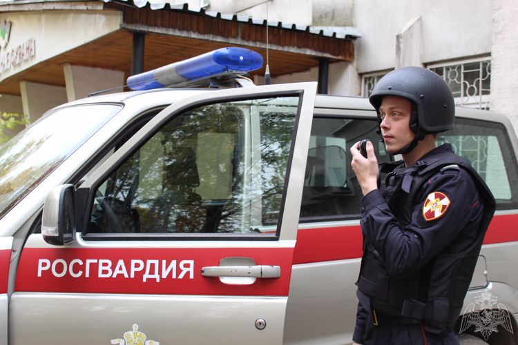 В Сыктывкаре росгвардейцы задержали женщину, подозреваемую в убийстве