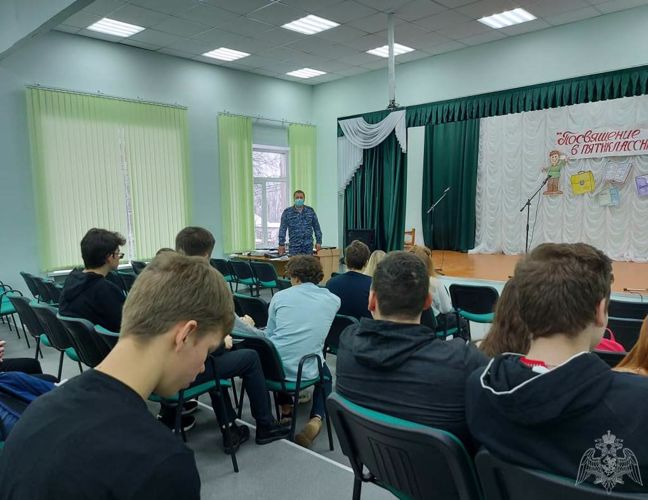 Начальник вневедомственной охраны Росгвардии по Прилузскому району провел профориентационное занятие для старшеклассников