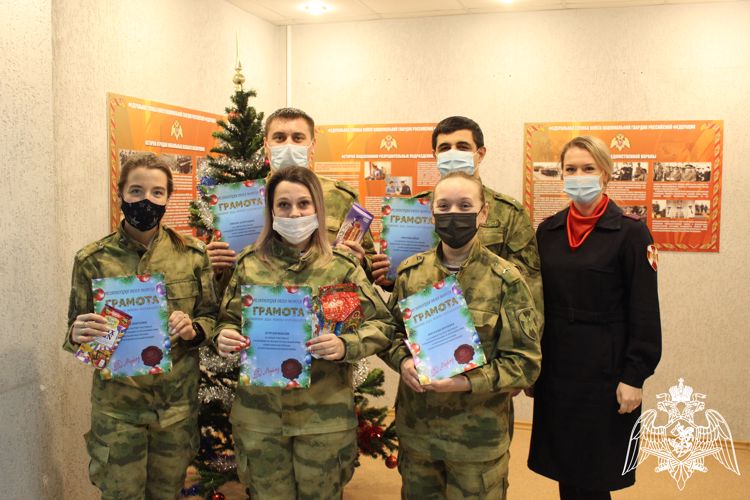В Росгвардии Коми поздравили победителей творческого фестиваля «Новогодняя мастерская»