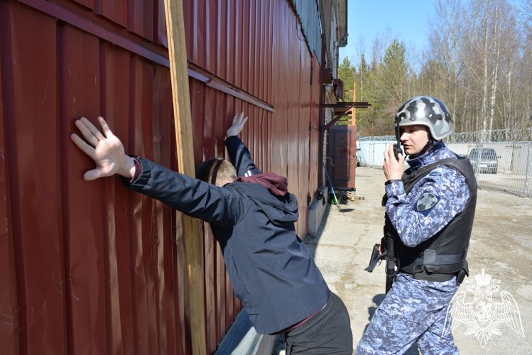 В Республике Коми состоялся конкурс профессионального мастерства среди групп задержания вневедомственной охраны Росгвардии