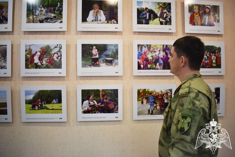 В Республике Коми росгвардейцы приняли участие в открытии всероссийской фотовыставки «Сила традиций: народы Российской Федерации»