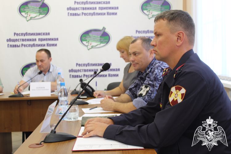 В Сыктывкаре представители Росгвардии приняли участие в прямой линии по вопросам готовности образовательных организаций к новому учебному году
