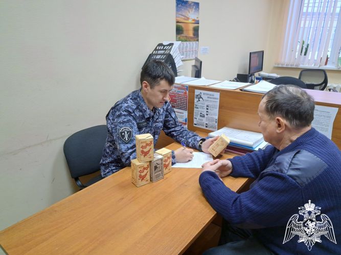 В Росгвардию жители Коми продолжают сдавать найденное оружие