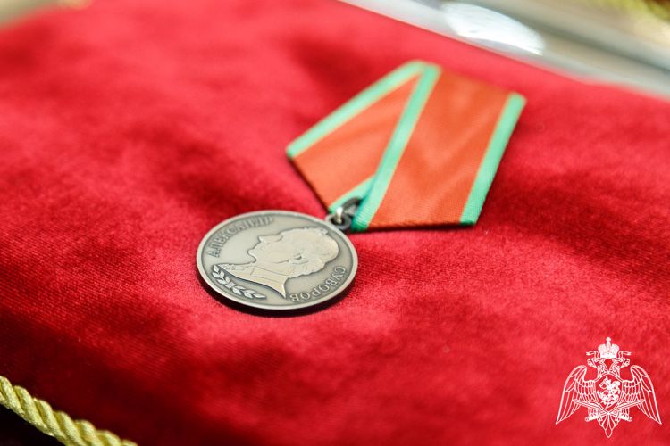 В Коми вручили государственные награды отличившимся в спецоперации росгвардейцам