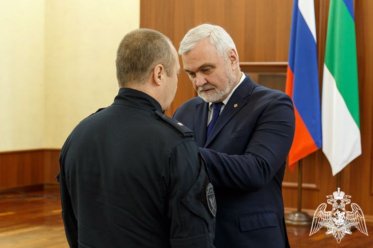 В Коми вручили государственные награды отличившимся в спецоперации росгвардейцам