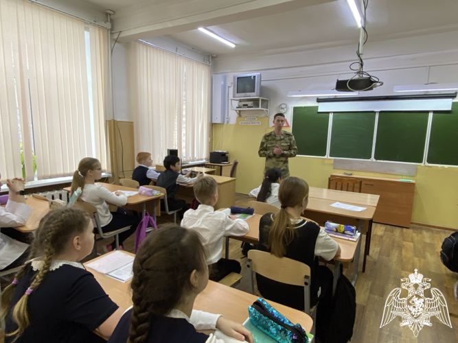 В Республике Коми росгвардейцы провели тематические мероприятия, посвященные Дню защитника Отечества