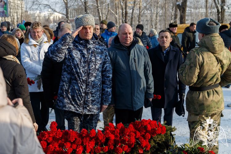 В Сыктывкаре офицеры и ветераны Росгвардии почтили память воинов-интернационалистов