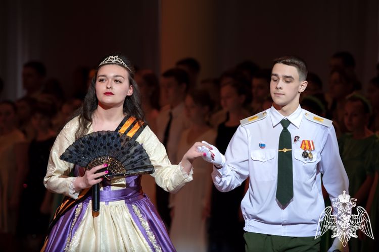 Офицеры ОМОН «Арктика» стали почетными гостями кадетского бала