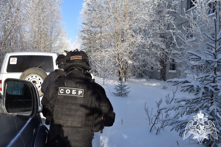 В Сыктывкаре СОБР «Заря» Росгвардии отработал ведение тактической ситуационной стрельбы