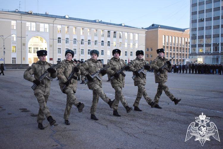 В Сыктывкаре военнослужащие Росгвардии участвуют в репетиции торжественного шествия ко Дню Победы