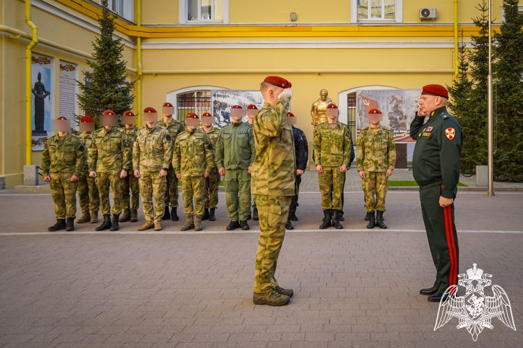 В Санкт-Петербурге офицер СОБР «Заря» принял участие в совете краповых беретов 
