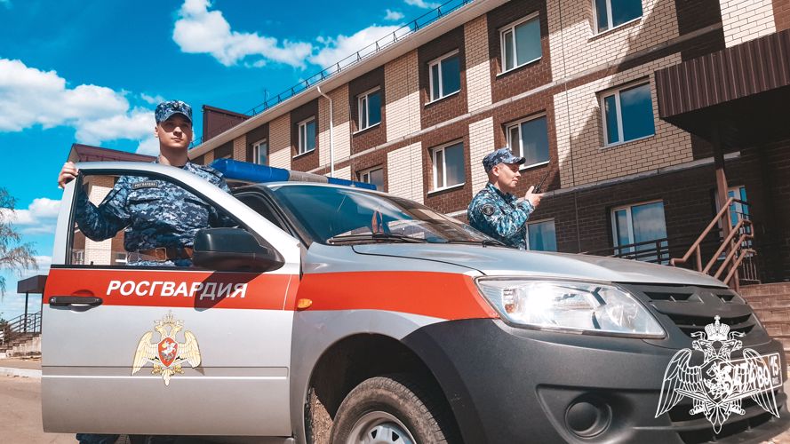 В Усть-Вымском районе росгвардейцы оказали помощь гражданину с ножевым ранением