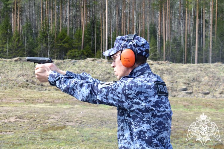 В Управлении Росгвардии по Республике Коми прошел чемпионат по стрельбе из боевого ручного стрелкового оружия