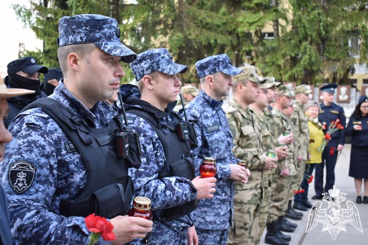 Росгвардейцы Коми приняли участие в акции «Свеча памяти»