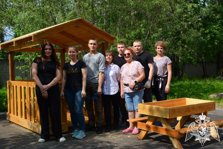 В Сыктывкаре росгвардейцы оказали помощь детям республиканского интерната