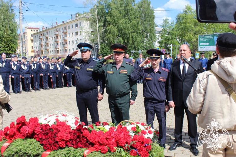 В День памяти и скорби офицеры Росгвардии почтили память героев Великой Отечественной войны