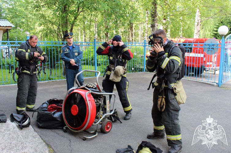 В Сыктывкаре прошли совместные учения Управления Росгвардии по Республике Коми и регионального МЧС по пожарной безопасности 