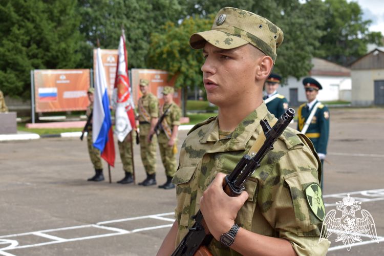 В Сыктывкаре приняли присягу военнослужащие Центра подготовки Северо-Западного округа Росгвардии