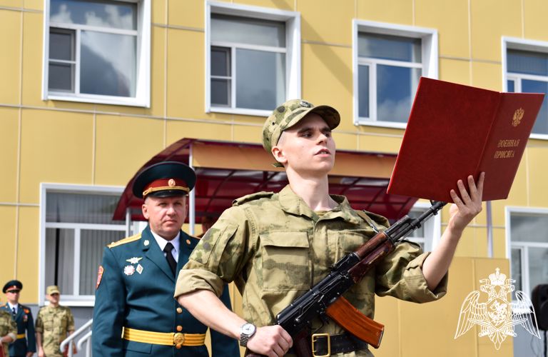 В Сыктывкаре приняли присягу военнослужащие Центра подготовки Северо-Западного округа Росгвардии