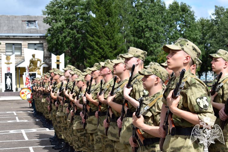 В Сыктывкаре приняли присягу военнослужащие Центра подготовки Северо-Западного округа Росгвардии