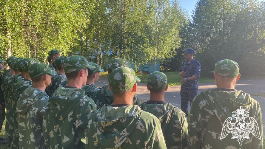 Росгвардия Коми провела профориентационную беседу с допризывной молодежью