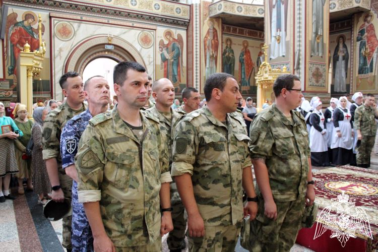 В Коми росгвардейцы приняли участие в крестном ходе с мощами святого Великомученика Георгия Победоносца