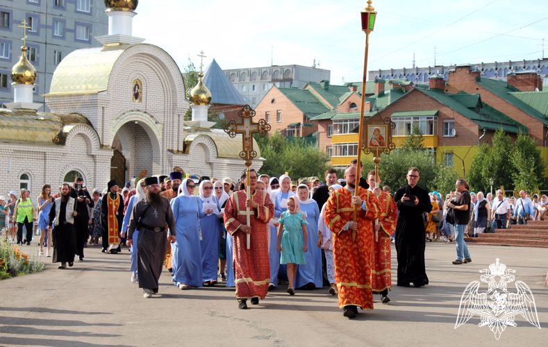 В Коми росгвардейцы приняли участие в крестном ходе с мощами святого Великомученика Георгия Победоносца