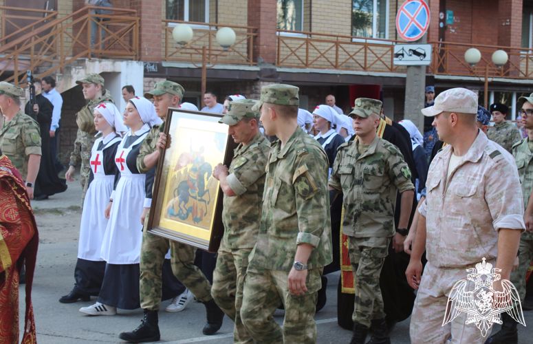 В Коми росгвардейцы приняли участие в крестном ходе с мощами святого Великомученика Георгия Победоносца