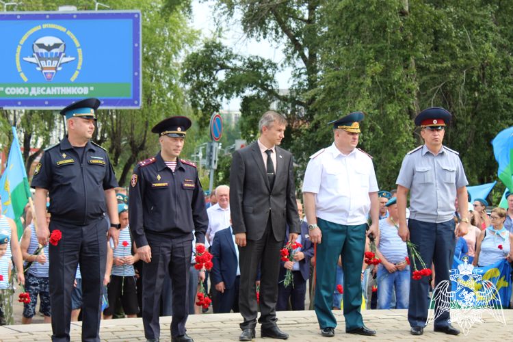 Росгвардейцы Коми приняли участие в митинге,  посвященном Дню образования воздушно-десантных войск