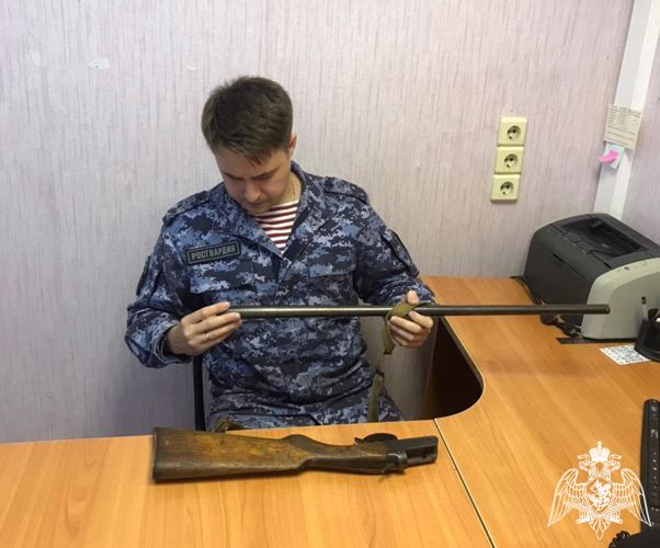 К сотрудникам лицензионно-разрешительной работы Росгвардии продолжают обращаться жители Сыктывкара с добровольной сдачей оружия
