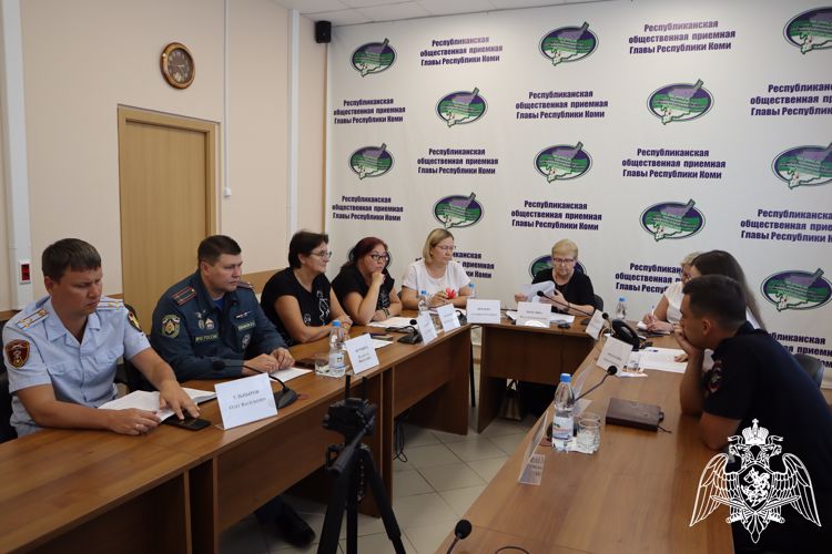 В Сыктывкаре представители Росгвардии приняли участие в прямой линии по вопросам готовности образовательных организаций к новому учебному году