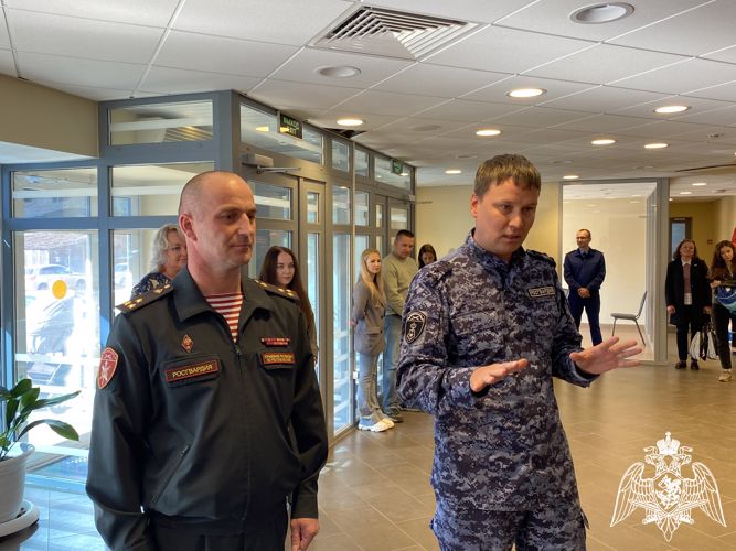 Росгвардейцы присоединились к акции «Собери ребенка в школу» для детей участников и ветеранов специальной военной операции
