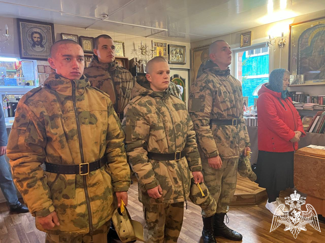 В Коми в день памяти князя Александра Невского военнослужащие Росгвардии приняли участие в молебне