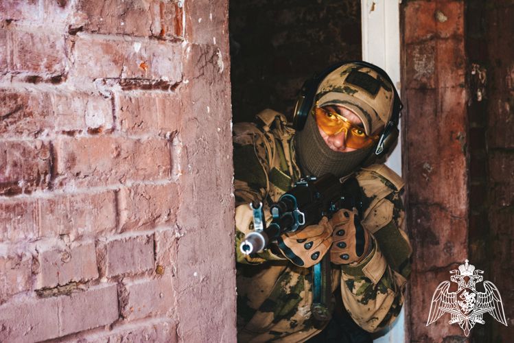 Сотрудники ОМОН «Зырянин» отработали боевые и специальные навыки во время полевого выхода