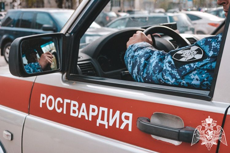 В Коми росгвардейцы выезжали на тревожные сигналы в  семью, где возникли споры по воспитанию детей   