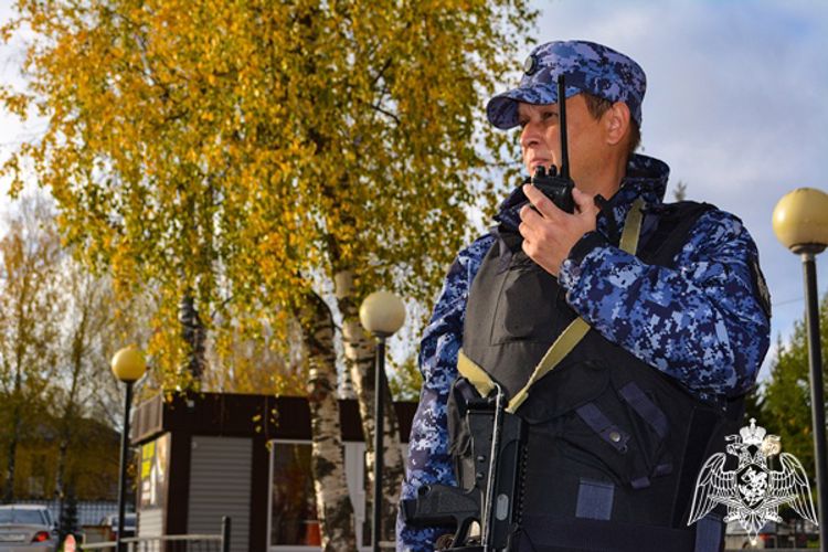 В Усинске росгвардейцы задержали женщину, угрожавшую физической расправой администратору кафе