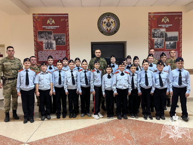 В Центре подготовки личного состава Северо-Западного округа Росгвардии прошел день открытых дверей для подшефных кадетов