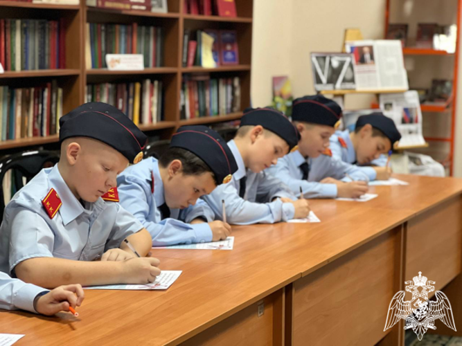 В Центре подготовки личного состава Северо-Западного округа Росгвардии прошел день открытых дверей для подшефных кадетов
