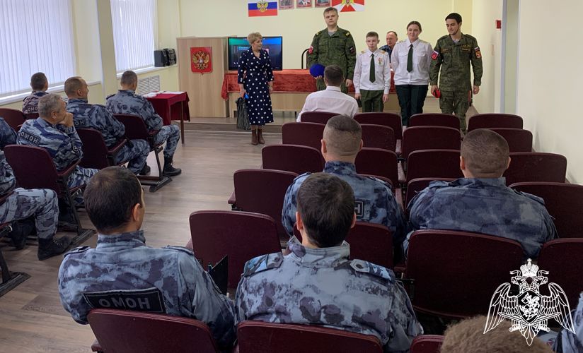 Воркутинские школьники поздравили росгвардейцев с Днем образования ОМОН России