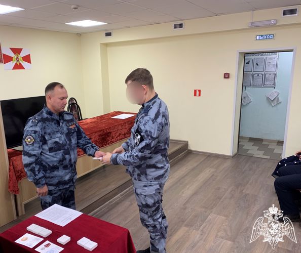 Воркутинские школьники поздравили росгвардейцев с Днем образования ОМОН России