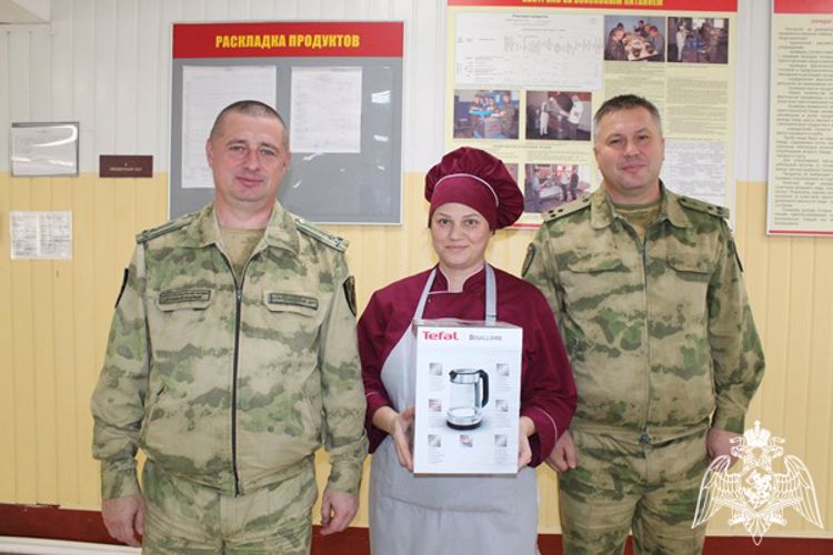 В Сыктывкаре в Центре подготовки личного состава Северо-Западного округа Росгвардии повара отмечают свой профессиональный праздник