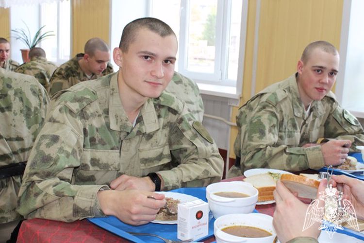 В Сыктывкаре в Центре подготовки личного состава Северо-Западного округа Росгвардии повара отмечают свой профессиональный праздник